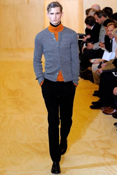 Look 10